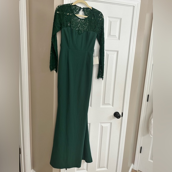 Lulus Mermaid Maxi with Lace sleeves. Size M. - Picture 6 of 6